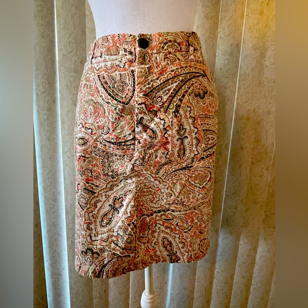 Skort with Paisley design in White, Coral, Beige and Black